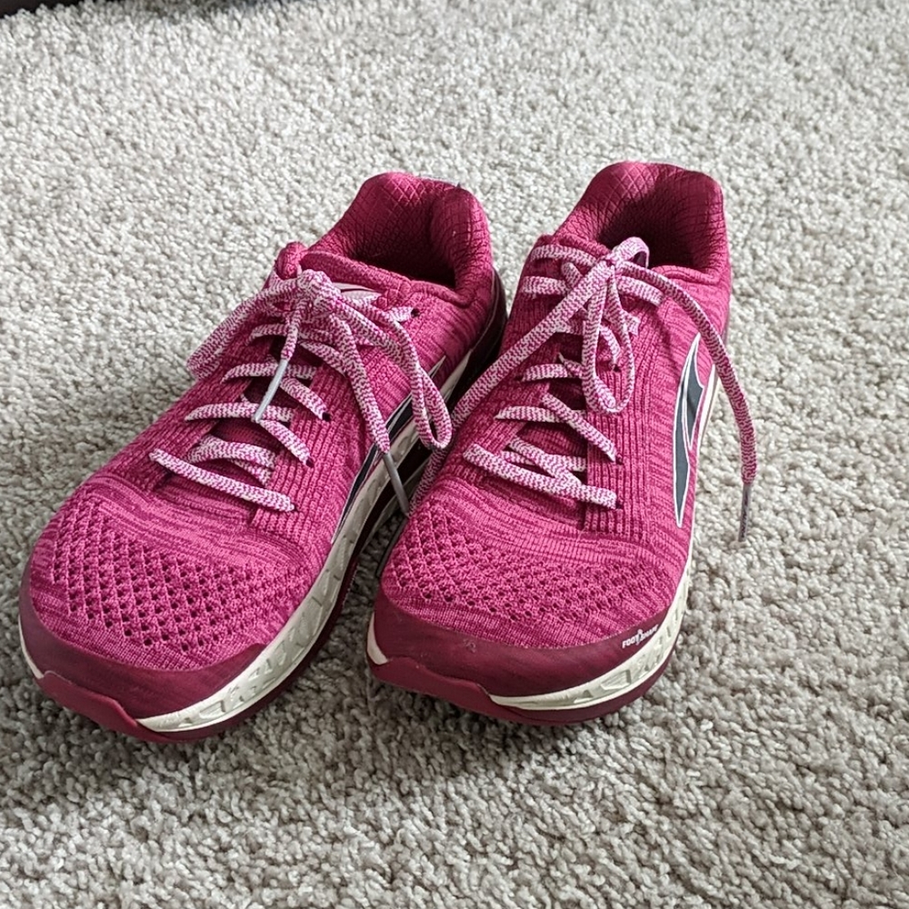 Nearly new Altra Paradigm 4.0